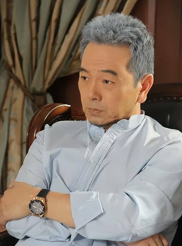 这8位男演员,天生富贵脸,如今成"爸爸专业户",演不了穷人!