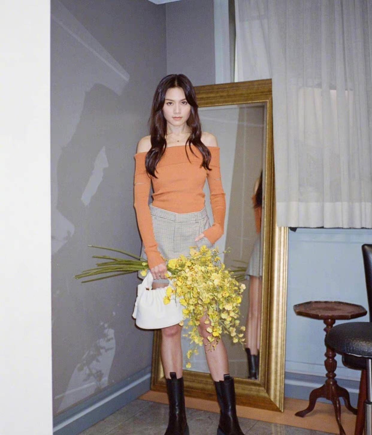 周秀娜外出健身,粉色运动服展现曼妙身姿,妥妥的粉色少女系_气质_锻炼