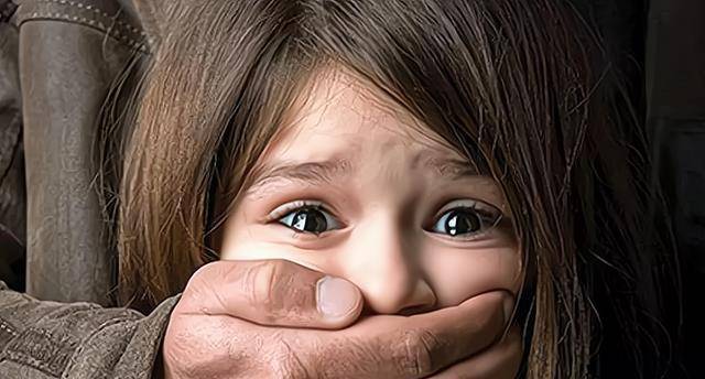 进入小巷后说了一句话,人贩子吓得撒腿就跑_孩子_陌生人_因为