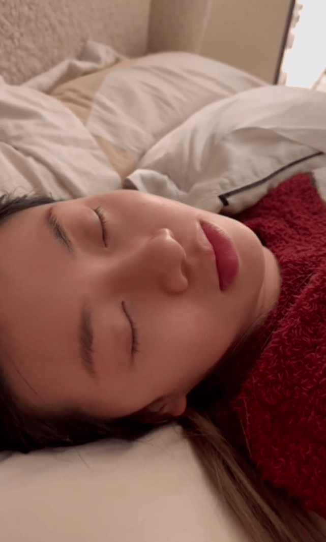 郑恺前任程晓玥睡觉打呼被老公偷拍,呼声震天,怀疑是阳康后遗症_网友