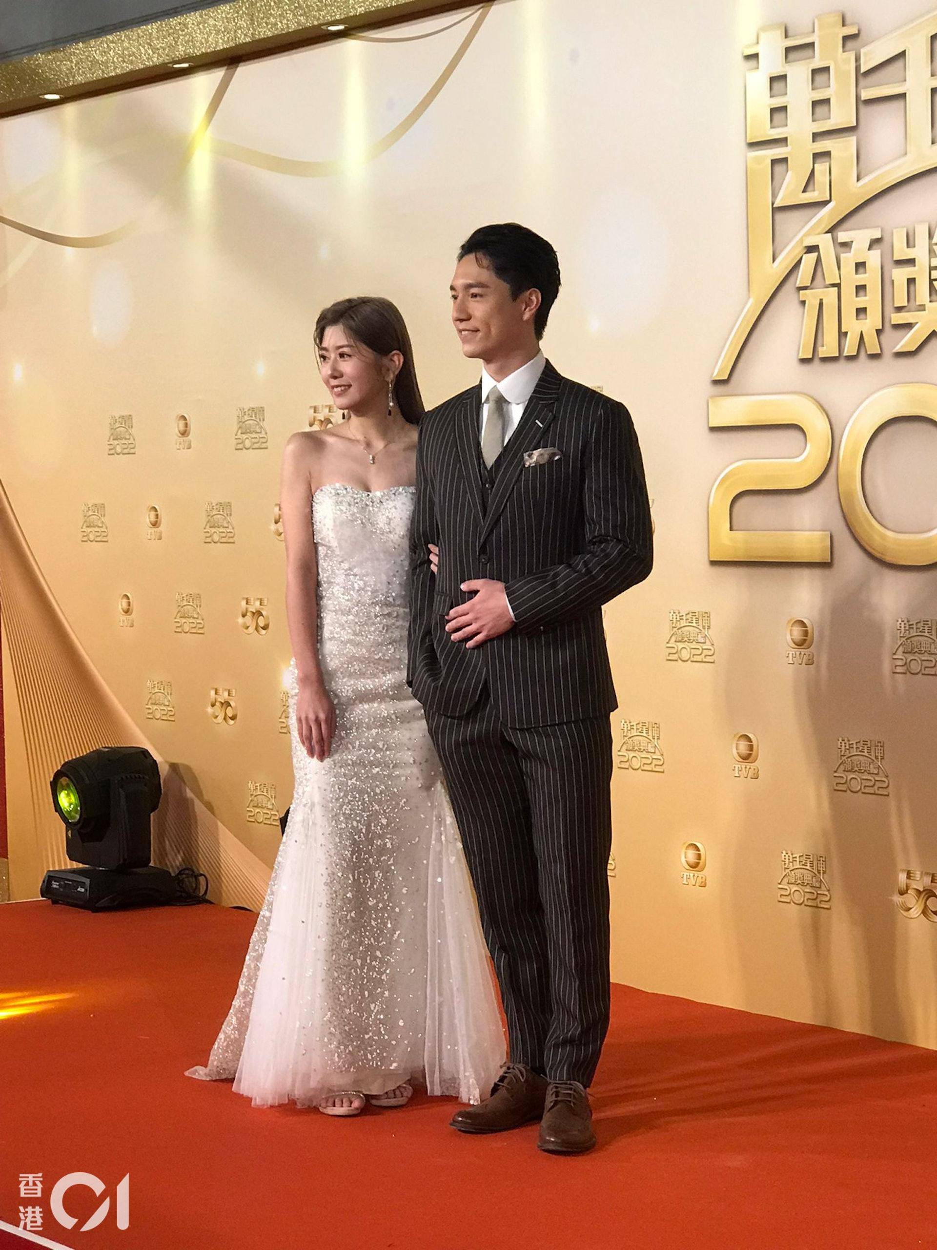 tvb颁奖礼艺人红毯,胡定欣全场最性感,陈炜钻袍加身争视后_林敏骢_张
