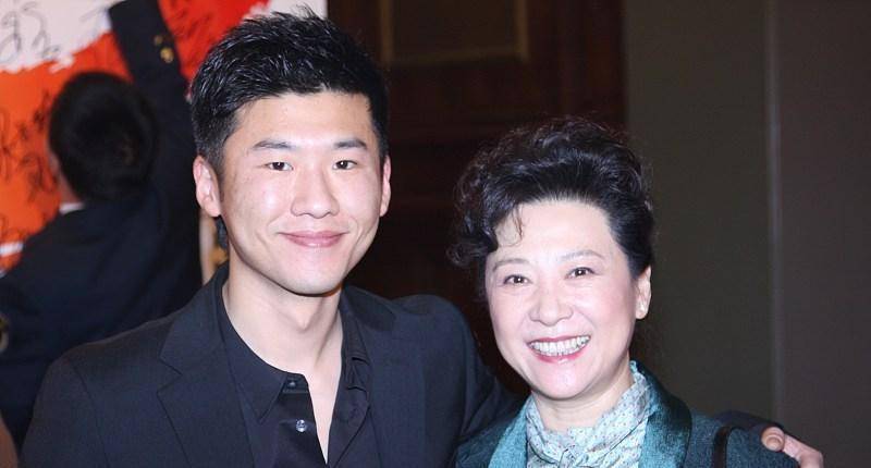 金牌男配王晓:妈妈是王馥莉,老板是杨幂,27岁出道,39岁走红_王潇_儿子