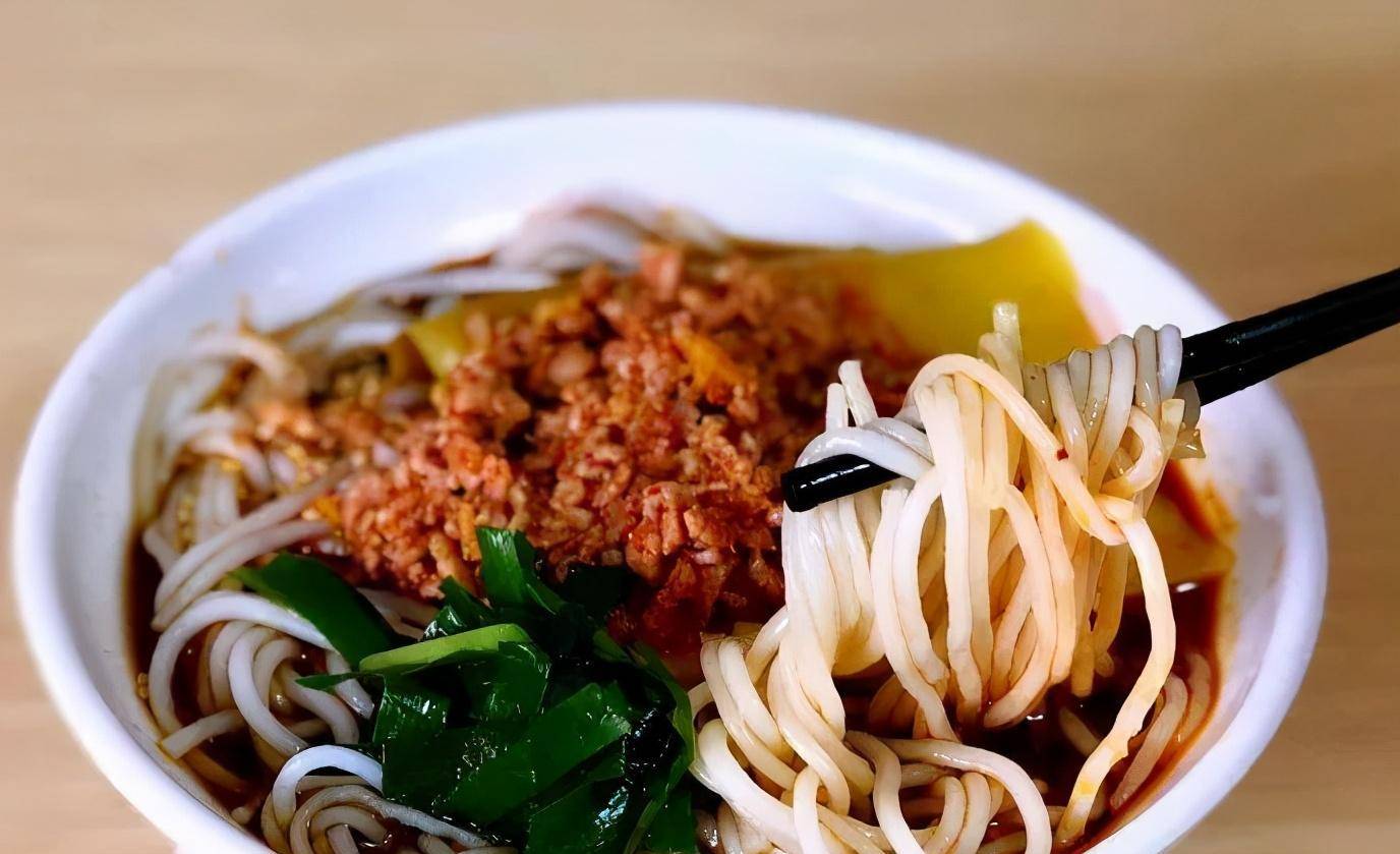 云南米线在国内都颇有盛名,而玉溪的凉米线别是一番滋味.