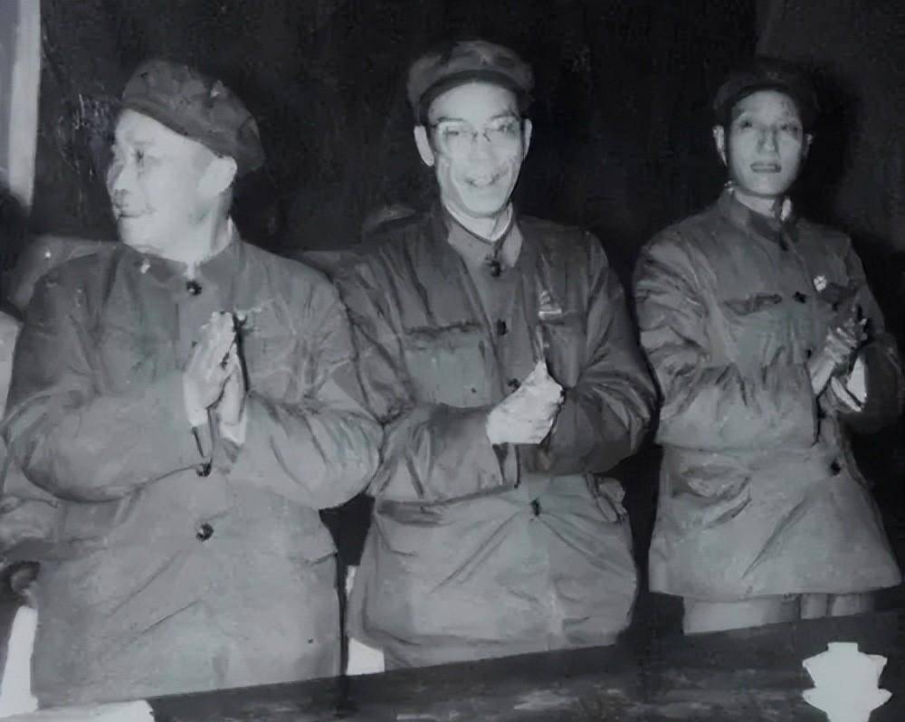 同乡梁兴初,梁必业同年参军,1955同授中将,两人截然