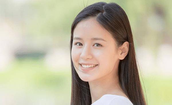 性格活泼可爱的袁子芸,看待事业并不过于急躁,反而保持脚踏实地_表演