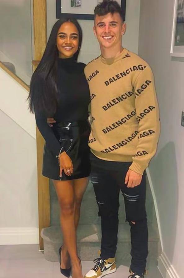 芒特私生活美满,女友是牙买加混血美女,两人相恋6年感情稳定_watts