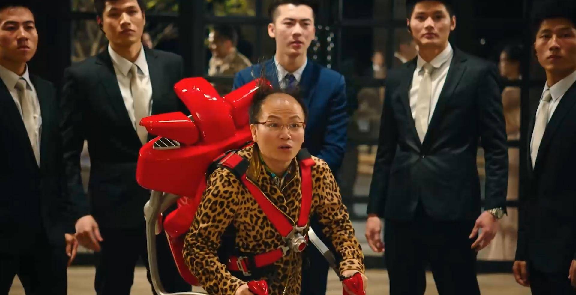 深得精髓,现场演开心了他大手一挥,就将自己的海景别墅借给剧组拍摄了