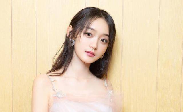 撞脸赵丽颖的何泓姗,34岁长相清新却总演反派,自爆原因让人惊讶_角色