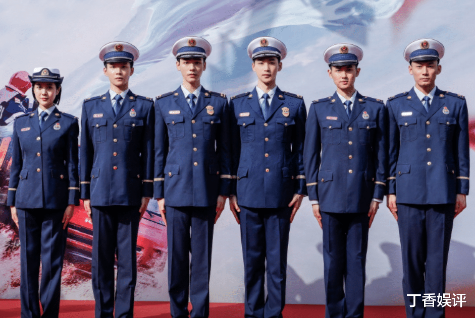 恋爱》未完结,又有新剧开机,我被正装造型圈粉_电视剧_角色_陆宇鹏