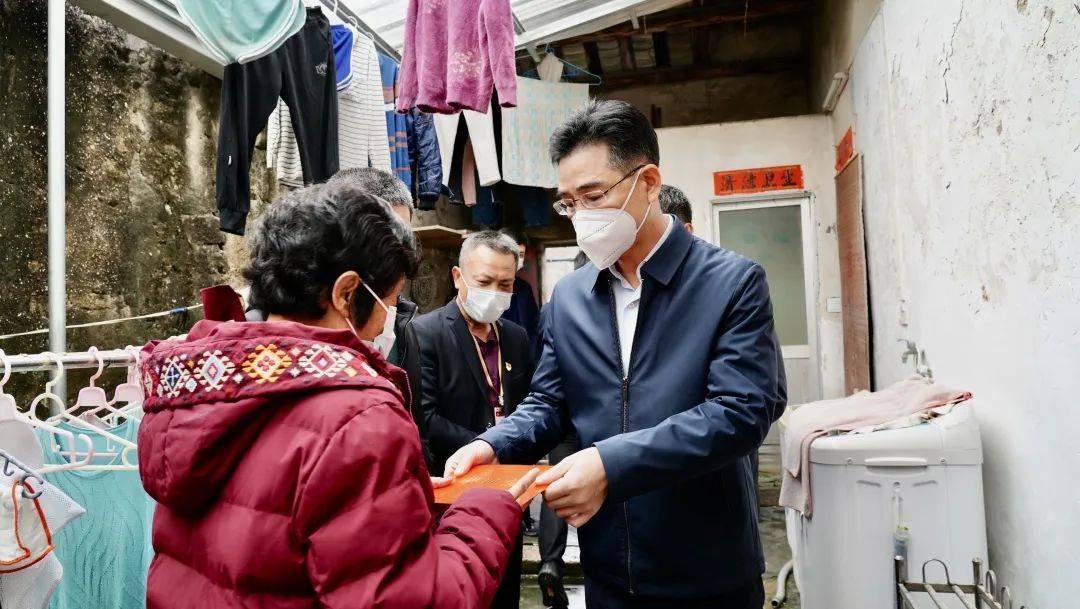 龙湖区举办"慈善情暖万家"春节慰问公益活动_蔡向鸿_仪式_低保