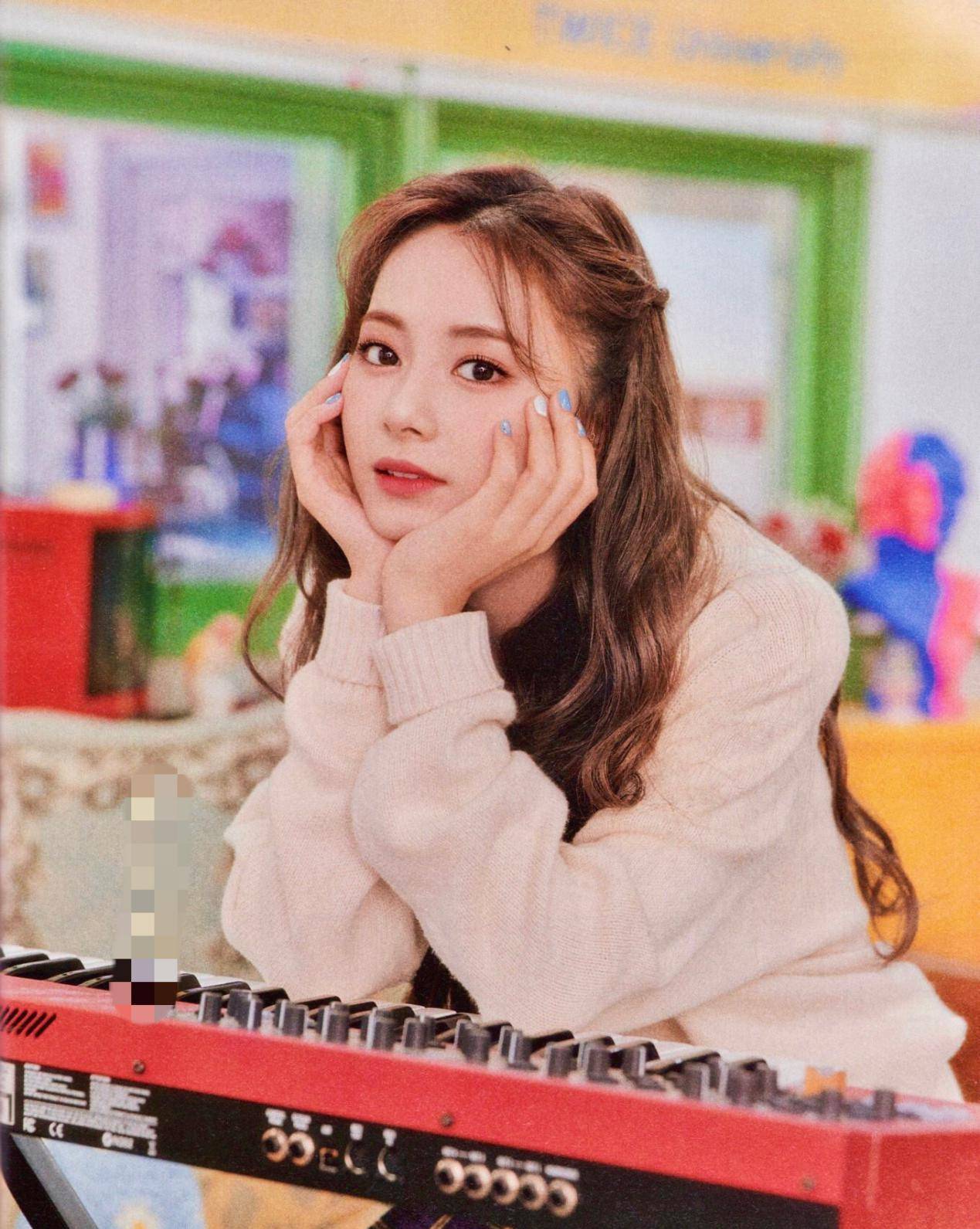 兔瓦斯中,几名外籍成员像周子瑜,sana等都被提名,而红贝贝里裴珠泫