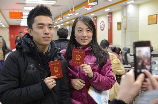 她都怀孕了,我不想出彩礼钱,后来发生的事让男友后悔莫及_小雨_叶枫