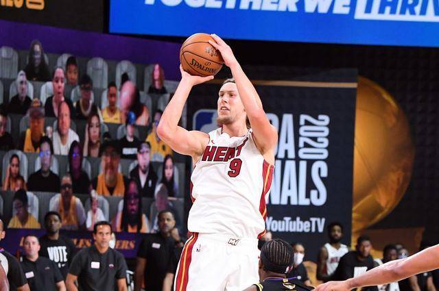 悍将称能把浓眉"拉"到外线,两场42分,他不废人确实强_奥利尼克_比赛