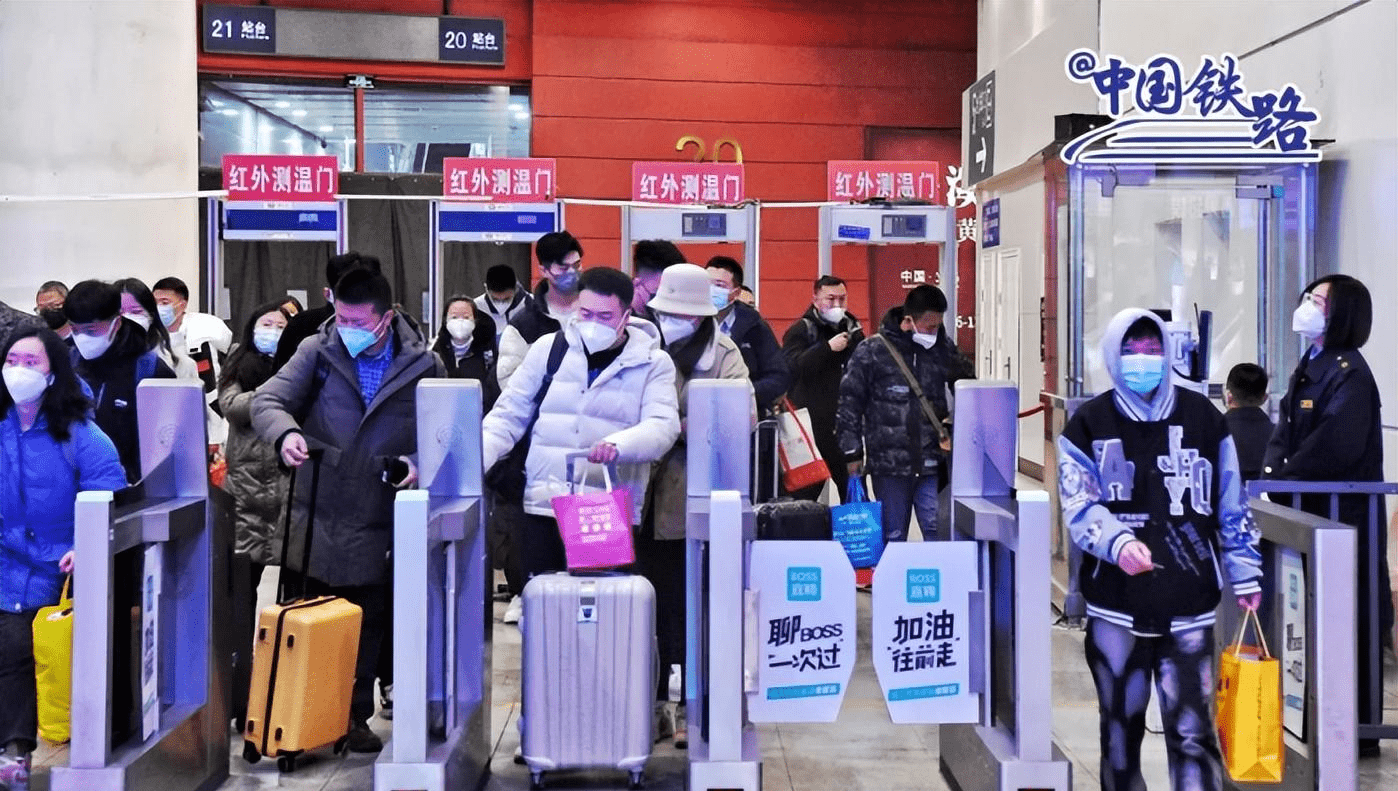 "2023年春节,还采用就地过年办法的可能性很小,但仍然要加强准备工作.