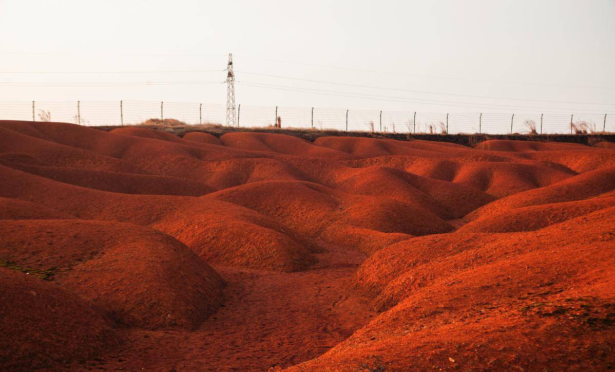 土地荒漠化:土地沙漠化,土地盐碱化,红色荒漠化,石质荒漠化.
