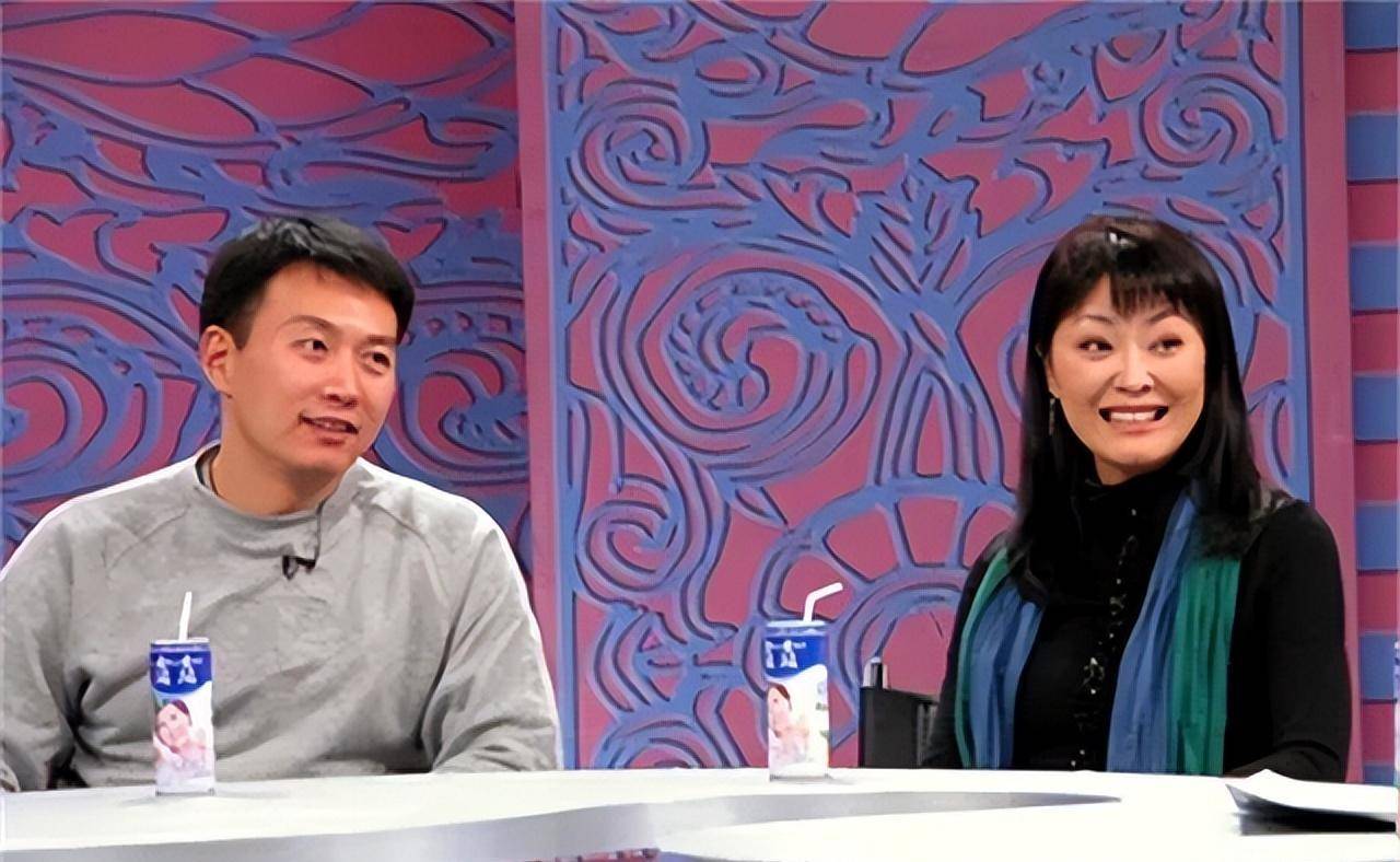 《交换空间》主持人王小骞,41岁高龄产女离开电视,今成网红主播_谭