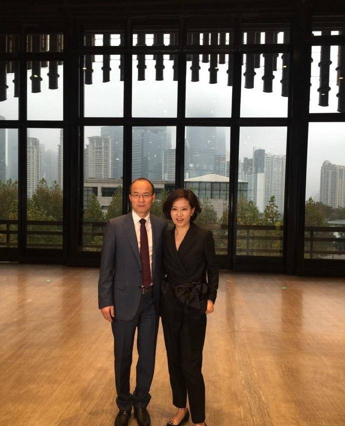 50岁史小诺穿衣质感大气,尽显女人味_职场_西装_造型