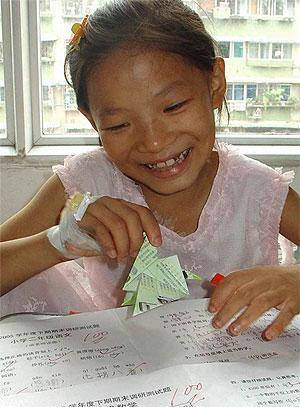 8岁白血病女孩为自己安排后事,偷偷签下放弃治疗书_佘艳_佘仕友_爸爸