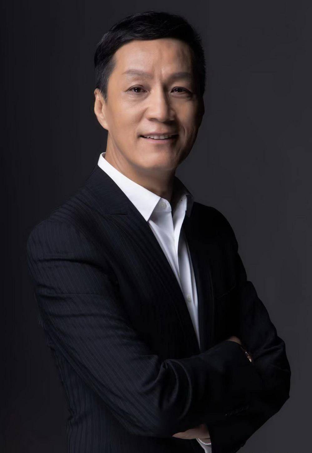 因跳伞错过高考,太丑被北影拒录,如今成人艺副院长_北京人艺_比赛