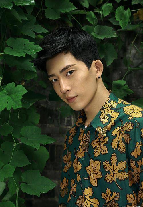 6月份井柏然主演的电影《倒戗刺》发布两张井柏然,李荣浩片场花絮照