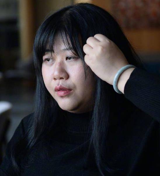 网红萝莉再翻车?离开美颜之后,长相差异太大_视频_网络_照片