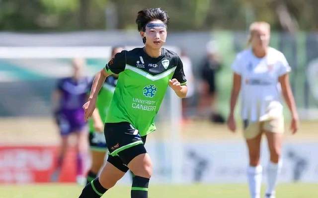 留洋在澳大利亚女足超级联赛的吴澄舒在跟随堪培拉连对女足征战澳超