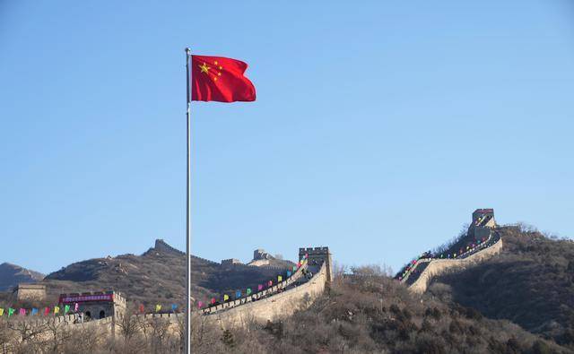 镜观镜语从喀喇昆仑到万里长城,五星红旗高高飘扬_国旗_因为_无人机