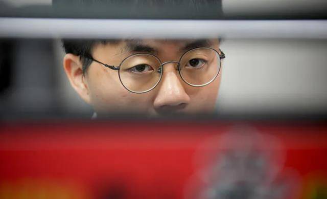 申旻埈为什么总是关键时刻滑标送井山裕太4连胜_白棋_黑棋_局面