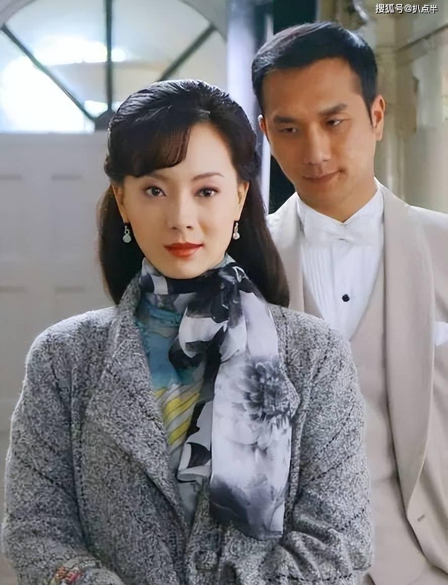 次年,她在《新上海滩》中力压人气孙俪,完美演绎红颜知己"方艳云"一角