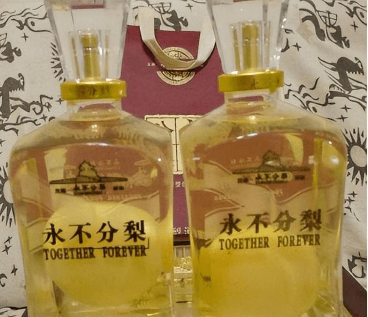 酒瓶里有梨，不仅能喝还能吃，这样的五粮液你喝过没？_手机搜狐网