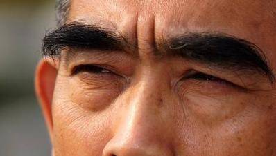 男人50岁后眉毛越来越长,这代表着什么?