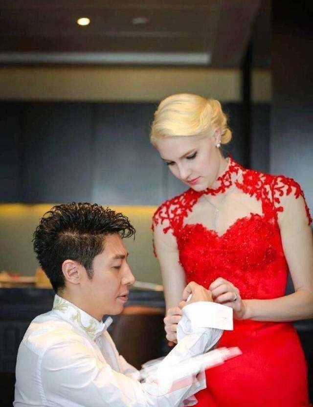 撒贝宁嫁给李白后,事业一直在稳步推进,看上去比实际年龄还要年轻.