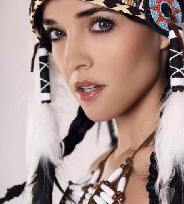 bianka helen除了是一名模特,她还是一名网红,在社交网站上拥有200