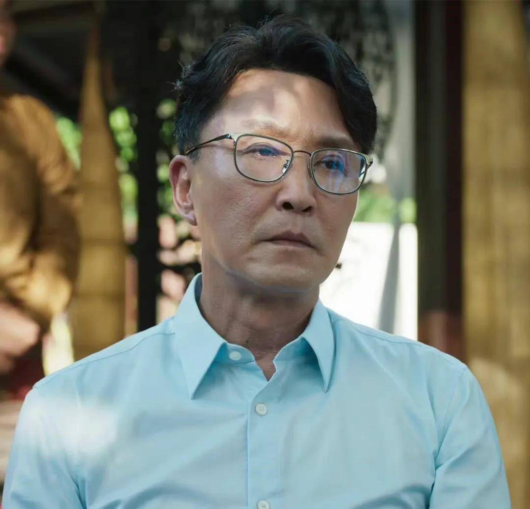 吴刚假脸明显,新剧脸部满满塑料感,肿胀如电灯泡,有点吓人了_状态