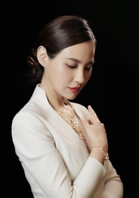 不过,这次伴随杨雪在微博晒出自己的活动照也有不少网友欣喜留言表示