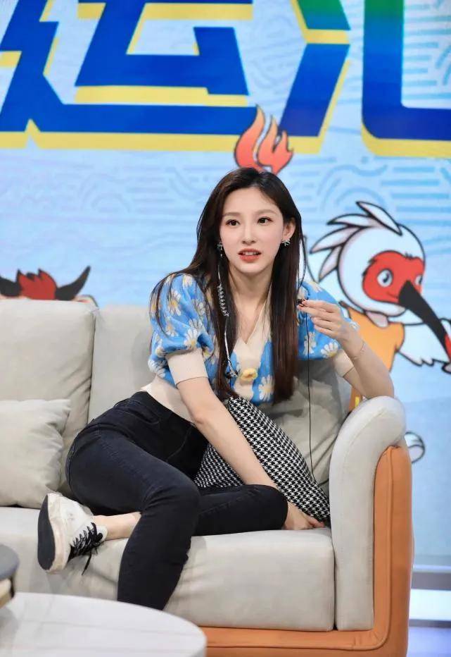 春晚女主持人换代,龙洋、马凡舒和王佳宁取代周涛、董卿和朱迅_王嘉宁_姑娘_全国