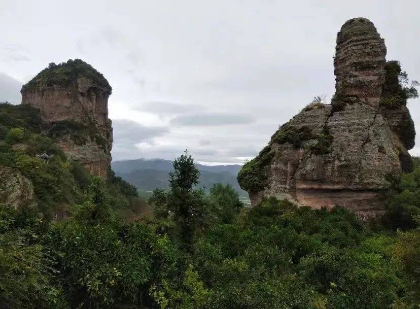 风景名胜区峰岩怪石,洞天林立火山遗迹等资源于一体桃江十三渚集渚上