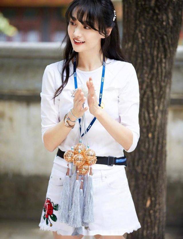 冰火两重天,郑爽回东北被邻居孤立,张恒美丽晒心情!_张翰_胡彦斌_问题