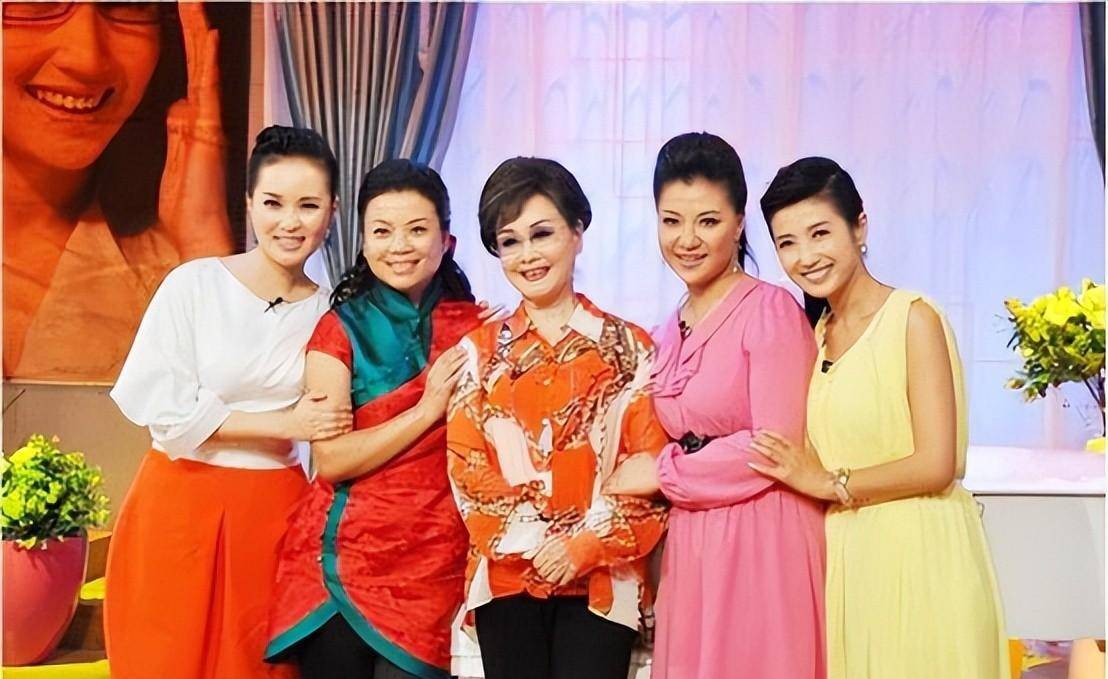 张也:54岁至今无儿无女,和吕继宏相伴21年,陪伴比爱情更可靠_艺术