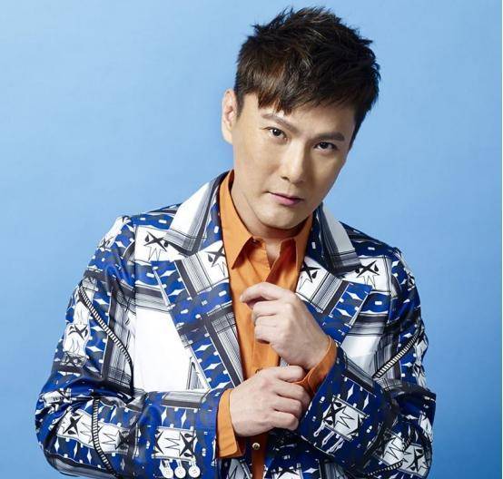 他是一代歌王,拥有4套房产且身价过亿,却一直无人嫁_张信哲_成功_一个