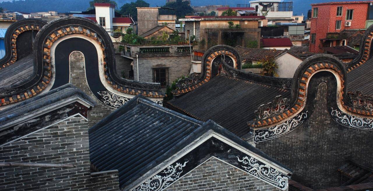 由于沙湾古镇内有很多充满岭南特色的古建筑,随着四季的变化又呈现出