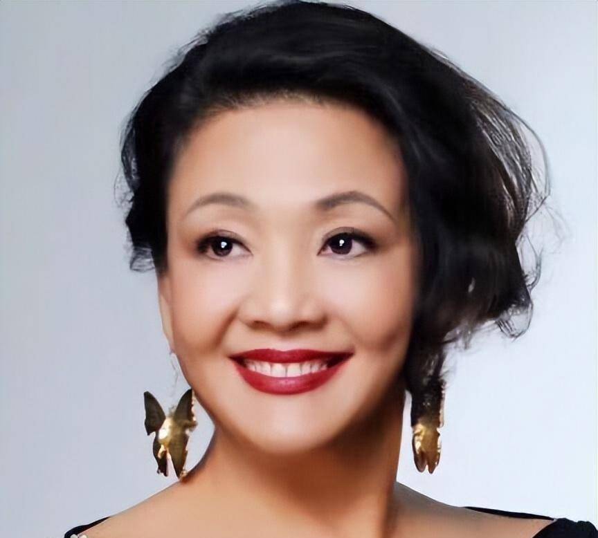 本来,张岚自称跟汪小菲母子分开后,又干了一件傻事,给了大s五千万