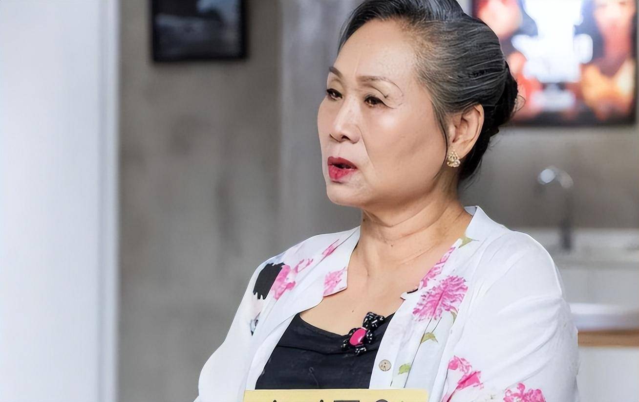 从平凡大妈到"百亿票房老太太",苇青怎么走到这步的?_卫青_工作_儿子