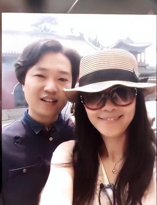 2012年北京女博士想生孩子,35岁努力7年,42岁终于怀上3胞胎_梁嘉_夫妻