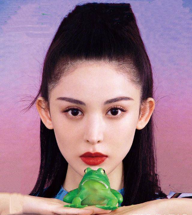 古力娜扎再登杂志《尼龙》封面,展示对称脸,盛世美颜让人赞_赵丽颖