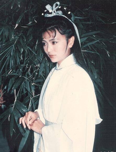 67"情路坎坷"余安安:被尔冬升辜负,闪婚周润发,再嫁富豪遭背叛_万祺