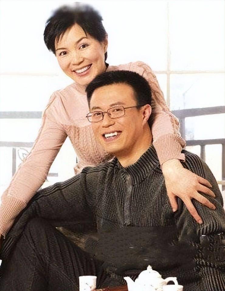 白燕升如今事业家庭双丰收,妻子周佳直言"连累了他",这是为何_工作