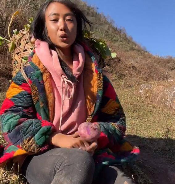 19岁凉山孟阳翻车,穿西装现身高档餐厅,疑似和水泥妹一个团队_工作