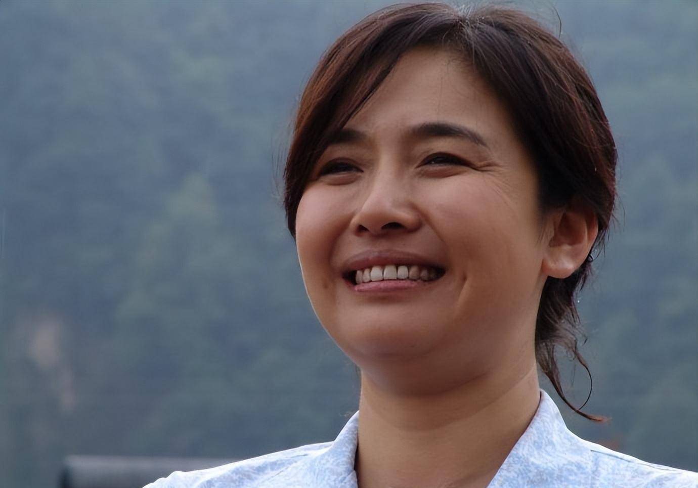王澜的“年代秀”:年轻时秀丽时髦,如今51岁胖富态也气质在线_搜狐网
