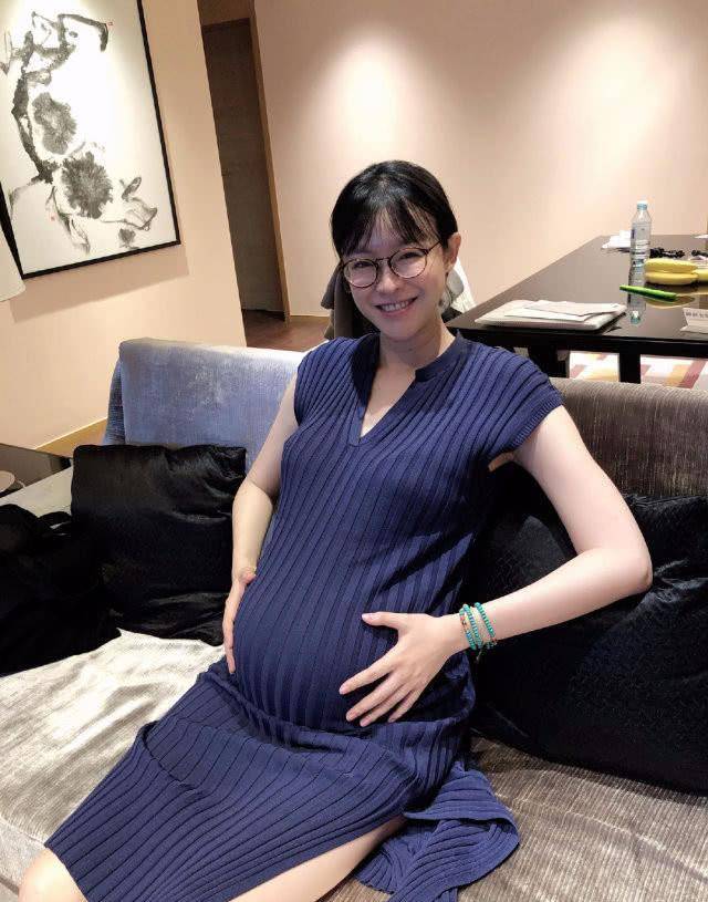 《重生日志》李艾妈妈产房外痛哭，李艾：父亲葬礼上我妈都没哭过